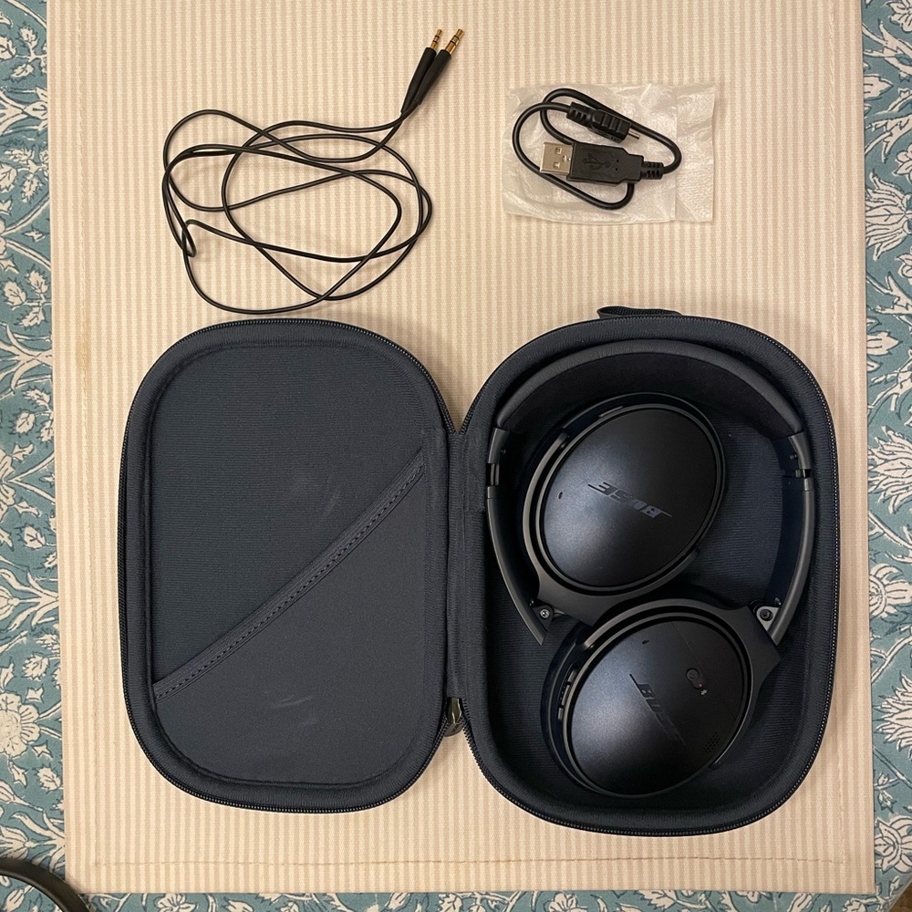 NWOT Bose QuietComfort 35 (Series II) Wireless Headphones - midnight